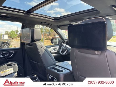 Used 2021 GMC Yukon SLT w/ SLT Premium Package AWD/4WD image 3