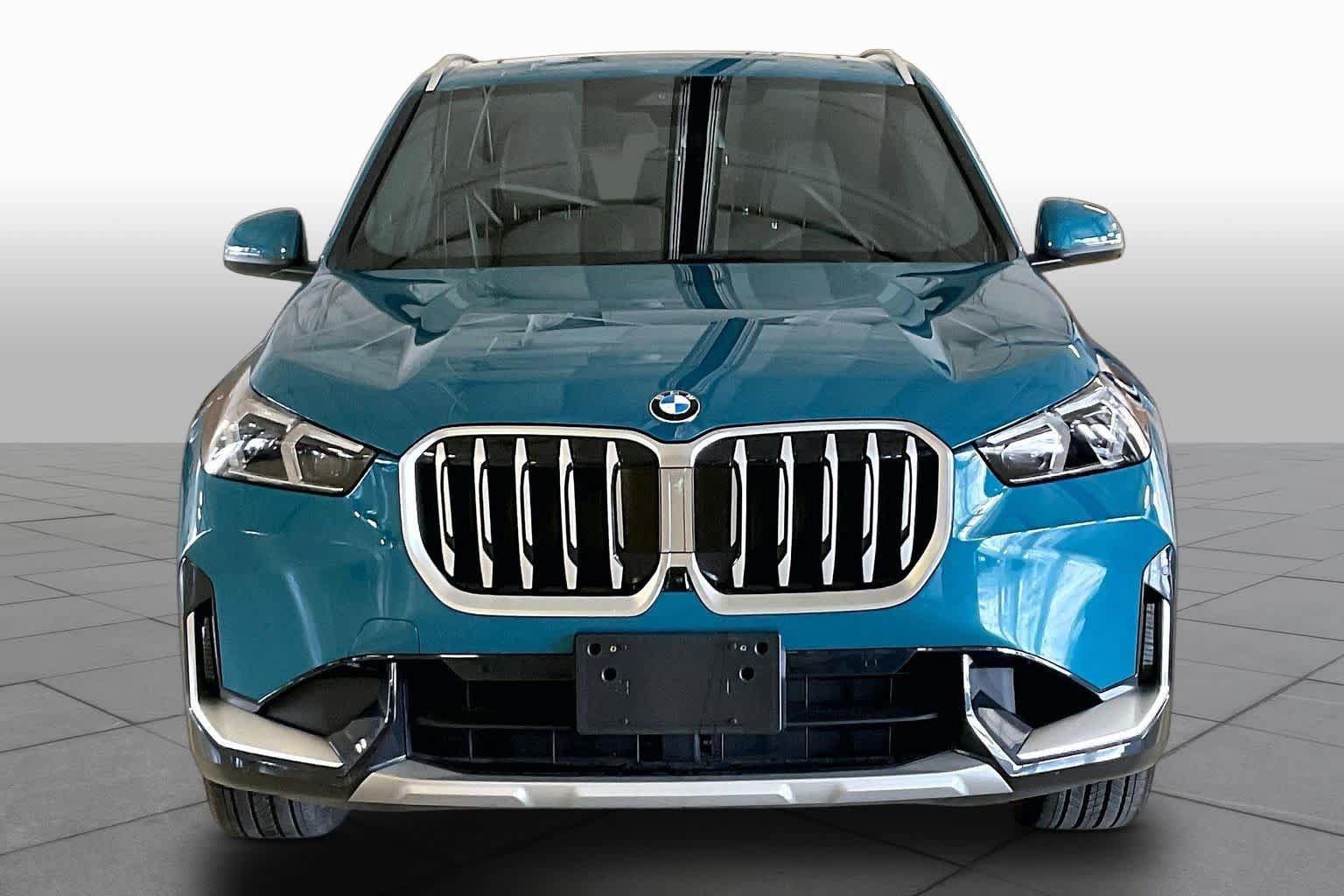 Used 2025 BMW X1 xDrive28i AWD/4WD image 3
