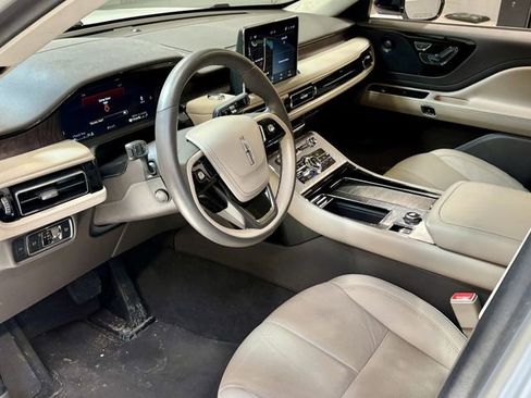 Used 2022 Lincoln Aviator Reserve w/ Elements Package Plus AWD/4WD image 3
