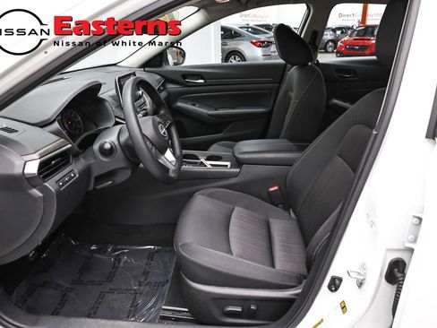 Used 2025 Nissan Altima 2.5 SV FWD image 14