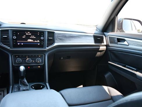 Used 2020 Volkswagen Atlas Cross Sport SE FWD image 26