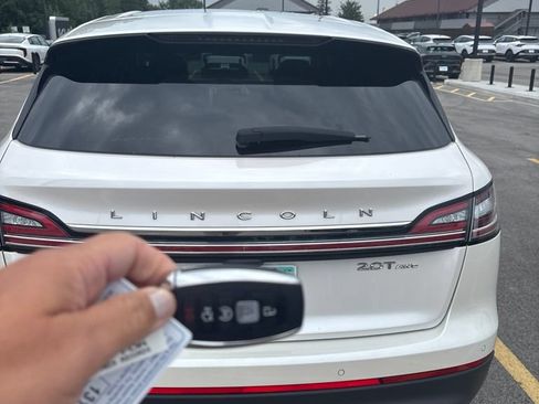 Used 2019 Lincoln Nautilus Select AWD/4WD image 4
