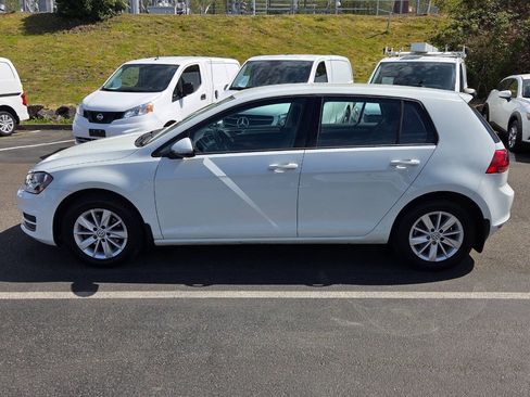 Used 2017 Volkswagen Golf S FWD image 4