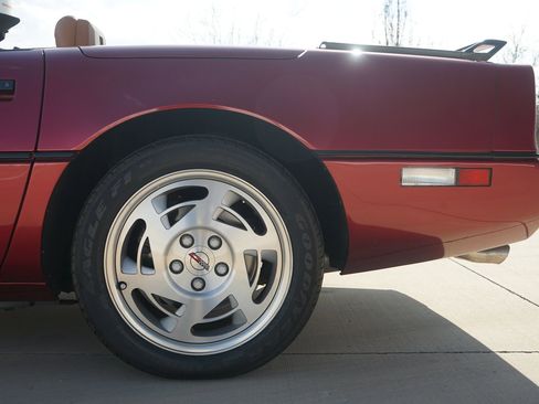 Used 1990 Chevrolet Corvette Convertible image 36