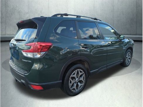 Used 2024 Subaru Forester Premium image 6