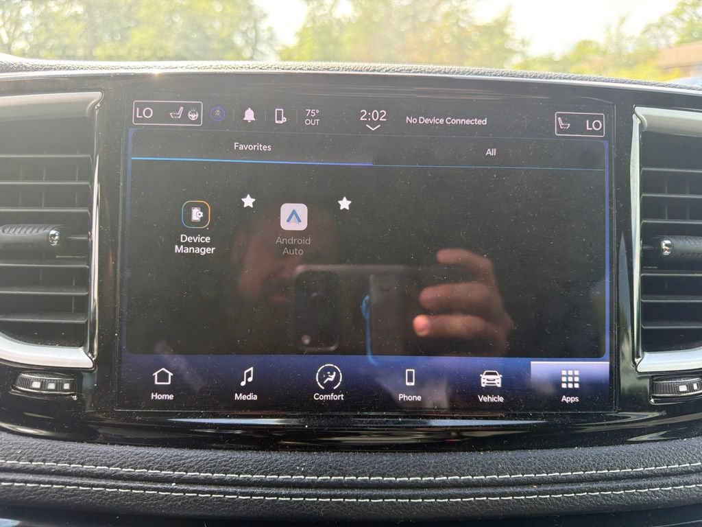 Used 2023 Chrysler Pacifica Touring FWD image 22