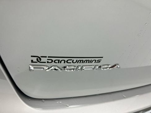 New 2026 Chrysler Pacifica Limited FWD image 28