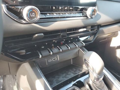 New 2025 GMC Canyon Elevation w/ Convenience Package image 24