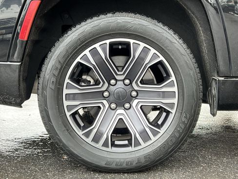 Used 2024 Jeep Wagoneer L Series II w/ Flexible Seating Group image 10