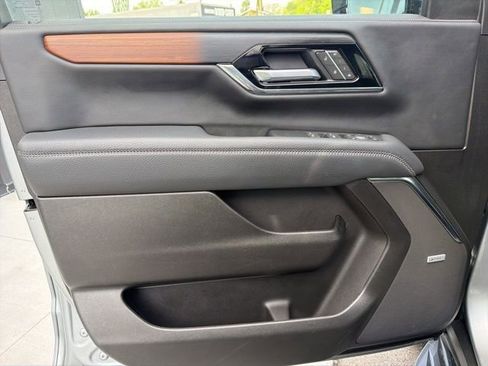Used 2025 GMC Yukon Denali AWD/4WD image 22