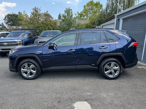 Used 2019 Toyota RAV4 Limited AWD/4WD image 4