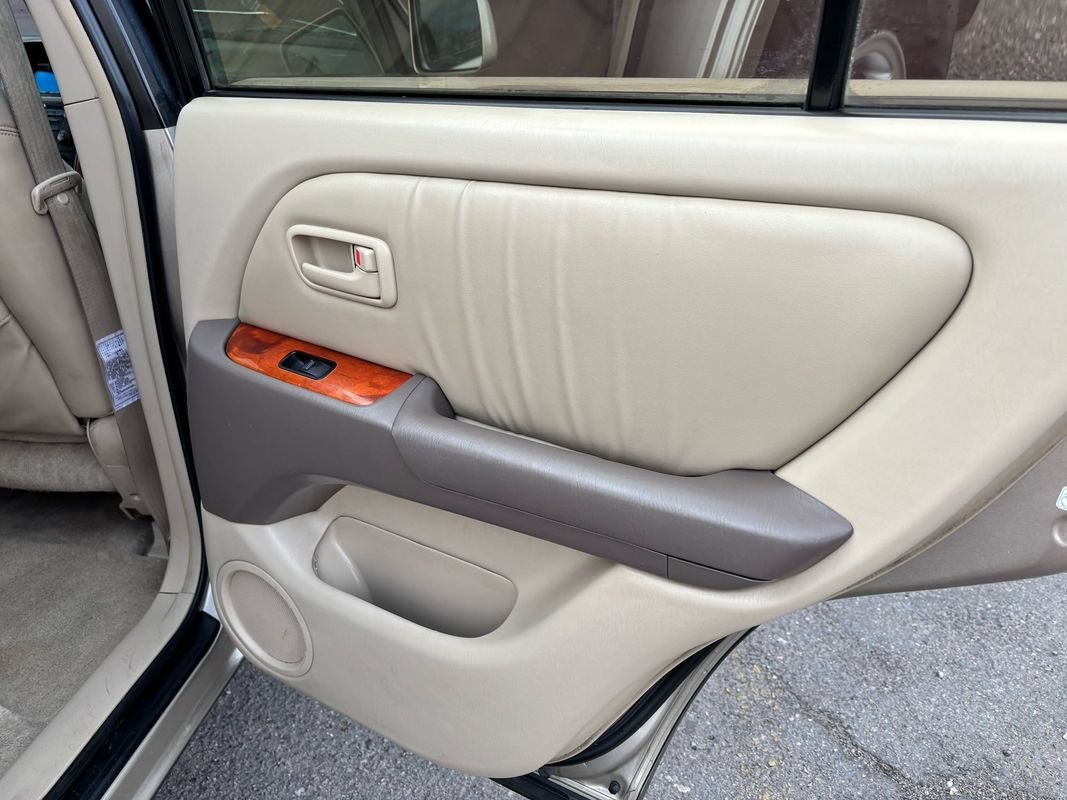 Used 2000 Lexus RX 300 w/ Limited Pkg FWD image 19