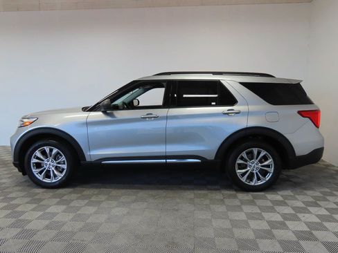 Used 2023 Ford Explorer XLT w/ Equipment Group 202A RWD image 5