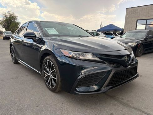 Used 2021 Toyota Camry SE FWD image 1