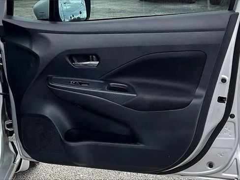 Used 2022 Nissan Versa SV w/ Electronics Package image 21