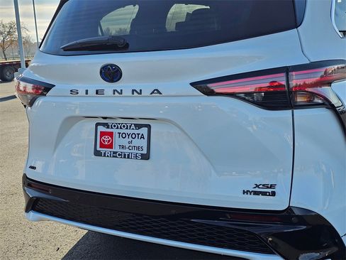 Used 2024 Toyota Sienna XSE image 13