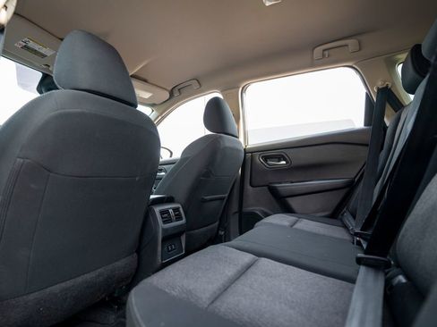 Used 2024 Nissan Rogue SV AWD/4WD image 30