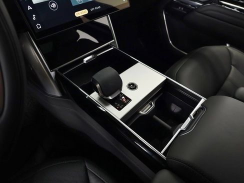 Used 2025 Land Rover Range Rover SE image 39