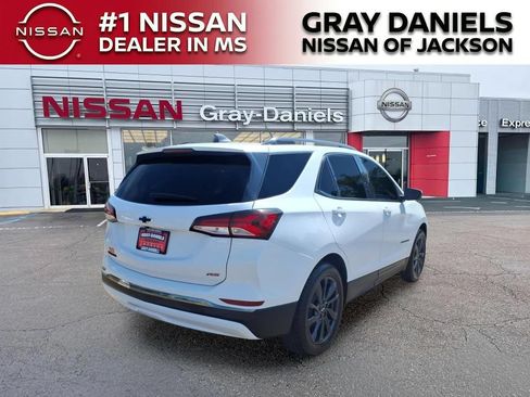 Used 2023 Chevrolet Equinox RS FWD image 2