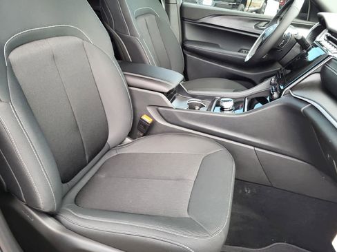 New 2025 Jeep Grand Cherokee L Laredo image 10