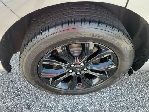 Used 2024 Ford Edge SE w/ Black Appearance Package AWD/4WD image 7