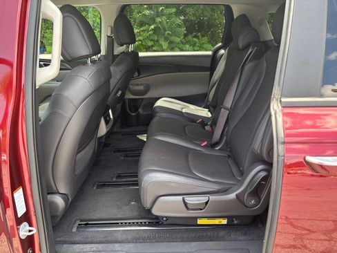 Used 2026 Kia Carnival FWD image 23