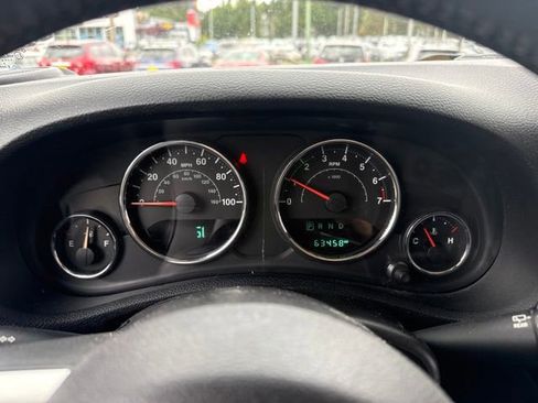 Used 2015 Jeep Wrangler Unlimited Sahara AWD/4WD image 13