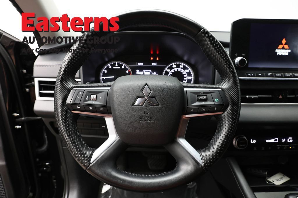 Used 2024 Mitsubishi Outlander SE AWD/4WD image 12