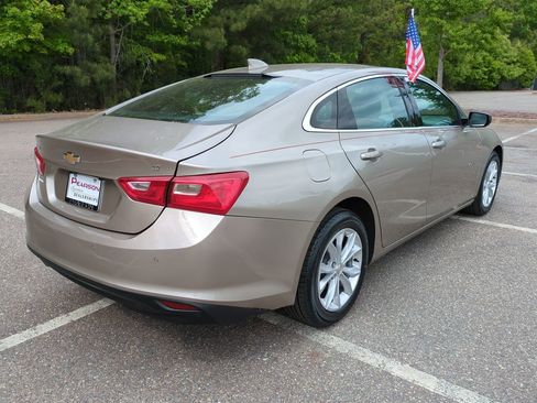 Used 2025 Chevrolet Malibu LT FWD image 4