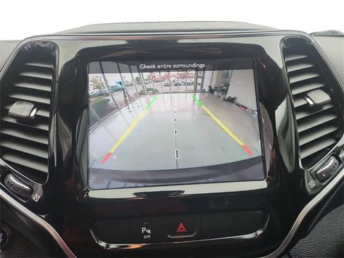 Used 2020 Jeep Cherokee Limited image 15