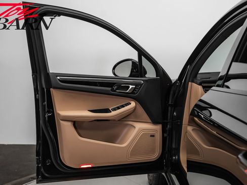 Used 2021 Porsche Macan S image 17