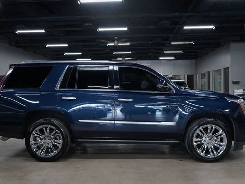 Used 2020 Cadillac Escalade Premium Luxury RWD image 6
