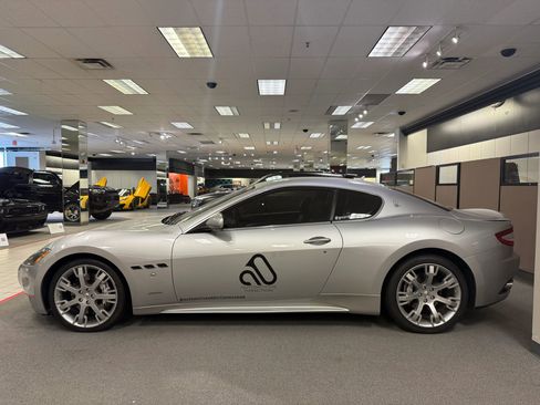 Used 2010 Maserati GranTurismo S RWD image 3