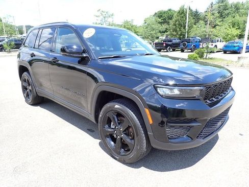 Certified 2023 Jeep Grand Cherokee Altitude image 9