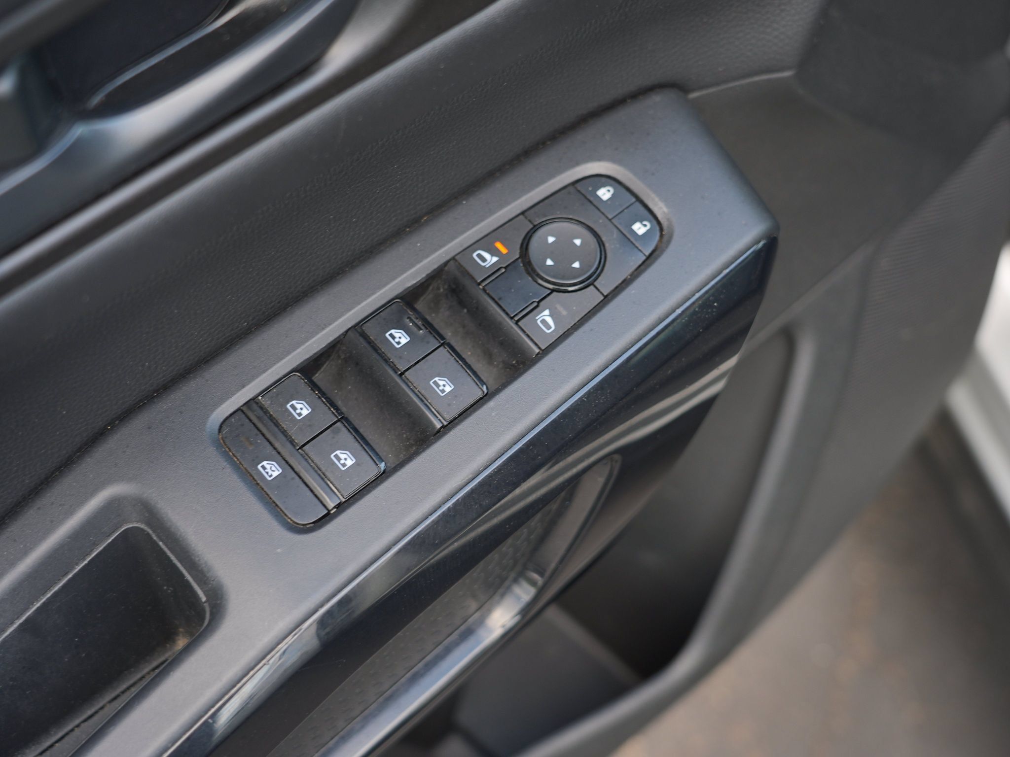 Used 2024 Nissan Pathfinder S AWD/4WD image 17