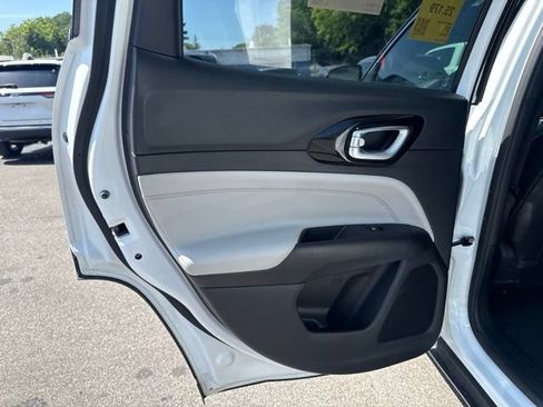 Used 2023 Jeep Compass Limited AWD/4WD image 14