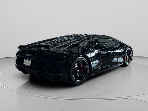 Used 2021 Lamborghini Huracan EVO image 5