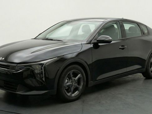 Used 2025 Kia K4 LXS image 3