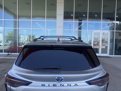 Used 2025 Toyota Sienna XLE image 13