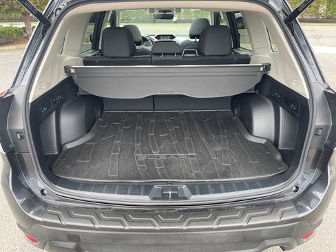 Used 2019 Subaru Forester Premium AWD/4WD image 18