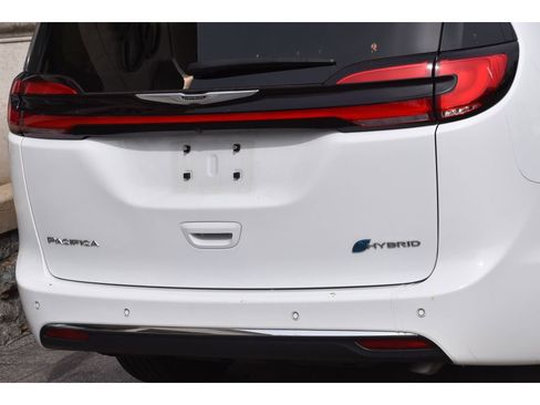 Used 2023 Chrysler Pacifica Limited w/ Uconnect Theater Family Group image 30