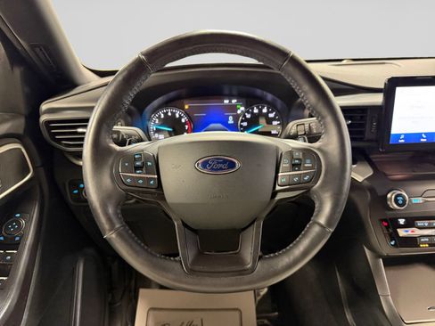 Used 2020 Ford Explorer XLT w/ Comfort Package AWD/4WD image 19