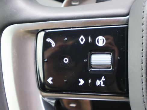Certified 2025 Land Rover Range Rover SE AWD/4WD image 16