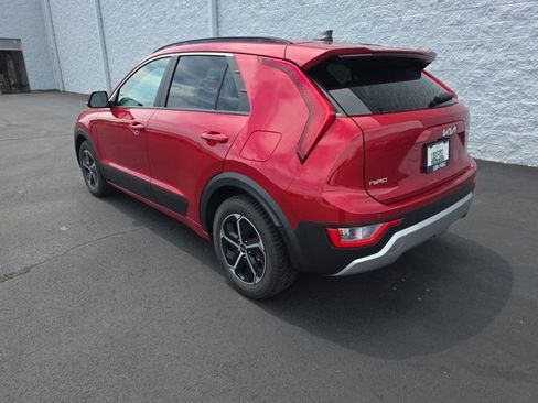 Used 2023 Kia Niro EX FWD image 3