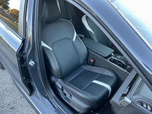 Used 2025 Toyota Camry SE image 15