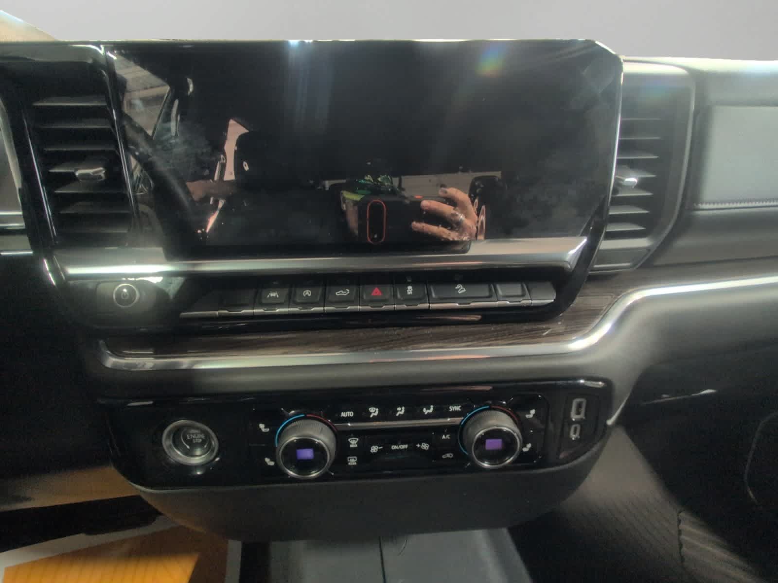 Used 2024 Chevrolet Silverado 1500 LT AWD/4WD image 11