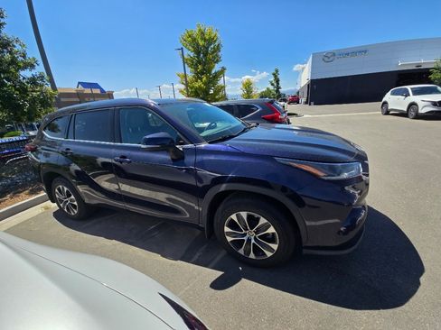 Used 2021 Toyota Highlander XLE AWD/4WD image 5
