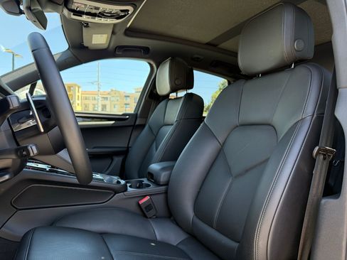 Certified 2026 Porsche Macan image 5