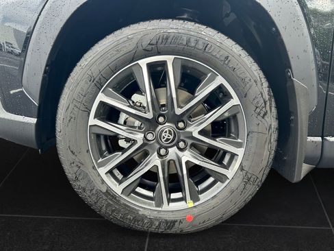New 2026 Toyota Corolla Cross XLE w/ Convenience Package AWD/4WD image 9