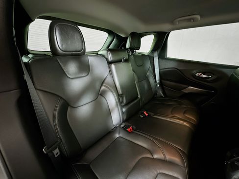 Used 2021 Jeep Cherokee Latitude Lux AWD/4WD image 24